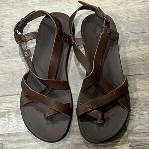 OluKai Upena sandals- size 9